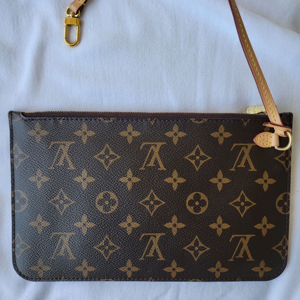 Louis Vuitton Neverfull MM Monogram Wristlet Pouch - Picture 2 of 13